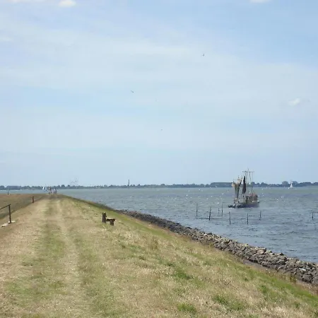 Glamping Tent With Kitchen And Bathroom, On A On The Ijsselmeer Campismo de Luxo Andijk
