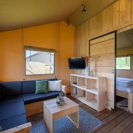 Glamping Tent With Kitchen And Bathroom, On A On The Ijsselmeer Campismo de Luxo Andijk
