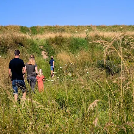 Campismo de Luxo Glamping Tent With Kitchen And Bathroom, On A On The Ijsselmeer *