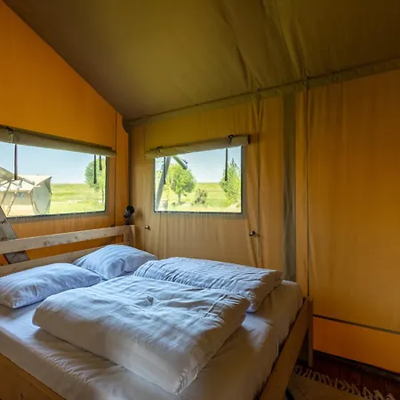 Campismo de Luxo Glamping Tent With Kitchen And Bathroom, On A On The Ijsselmeer *